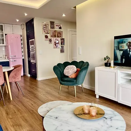 Apartment Pink Fridge Kwidzyn