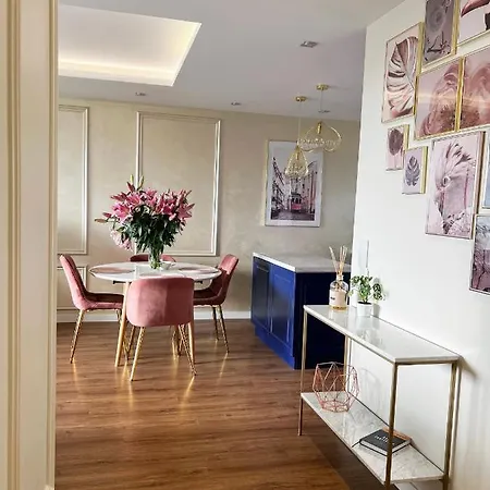 Apartment Pink Fridge Kwidzyn